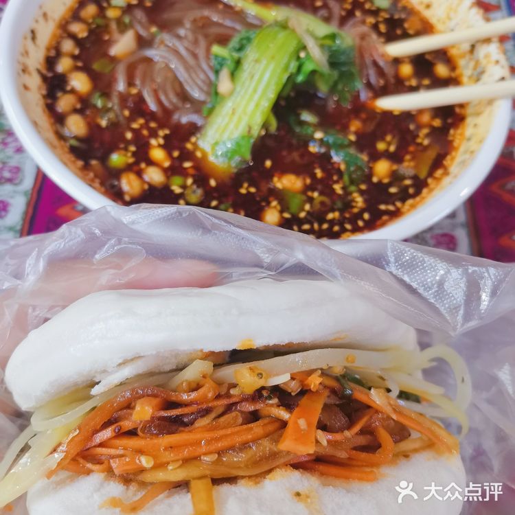 回民街地铁口嘹咋咧的美食~酸辣粉