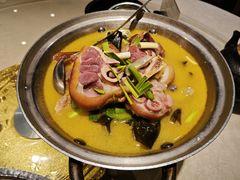 舅母子家的腊猪蹄-帅巴人舅母子腊蹄民俗村