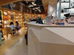 -新华里咖啡书吧(新华书店小寨店)