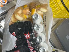 -咻啵翔翔零食基地(万达广场店)