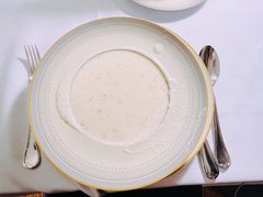 奶油松茸蘑菇汤-莫斯科餐厅