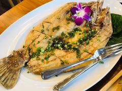 -Chom Cafe and Restaurant