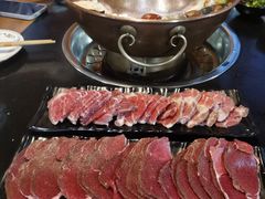 -果松木炭酸菜铜火锅·外婆参鸡汤