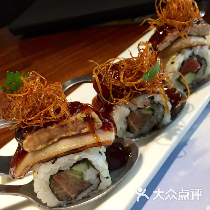 柒寿司(富民路店)烟熏鸭胸鹅肝卷图片 - 第1张