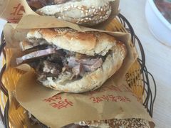 老北京烧饼夹肉-洪峰浩老北京烧饼夹肉(角门路店)