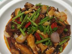 砂锅焗肥肠-名羊天下陕北横山铁锅炖羊肉(博文路店)