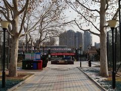 -四得公园东门停车场