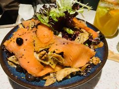 烟熏三文鱼杂菌沙拉-BE BRIGHT KITCHEN(正佳广场店)