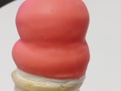 双丸子樱花蛋卷-DQ·蛋糕·冰淇淋(奥林匹克广场店)