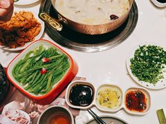 -洪氏嗨捞·广东猪肚鸡·椰子鸡火锅(西咸万象城店)