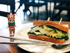牛油果鸡蛋三文治-DECAMERON十日谈(卓悦汇店)