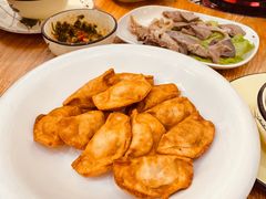 -茸梅路右拐龙虾-农家菜(松江店)