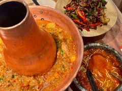 土司铜锅油焖鸡-浩海火燒雲傣家菜(芮欧百货店)