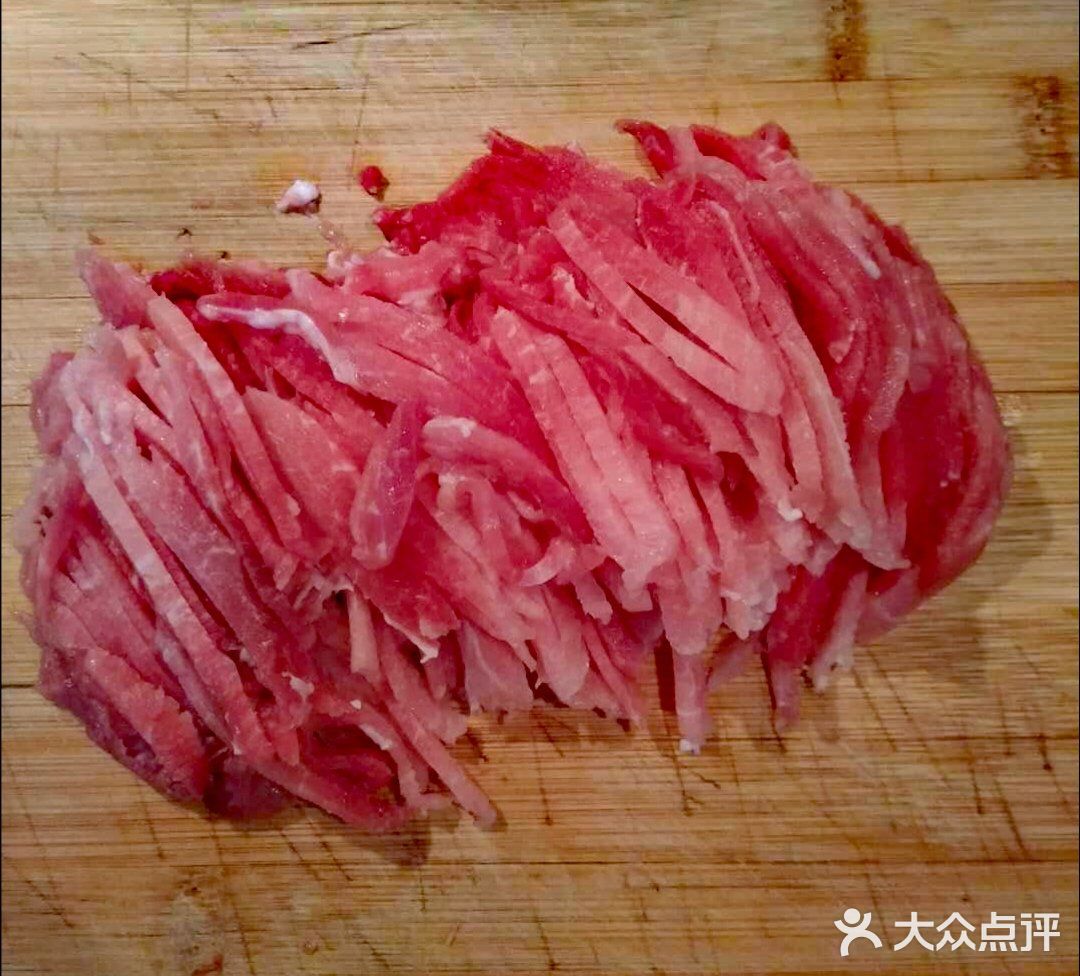 北方人最喜欢的主食！生菜肉丝面 