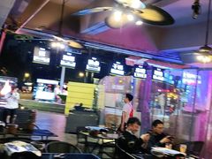大堂-何师烧烤·香辣蟹·川菜·30年老品牌(太古里旗舰店)