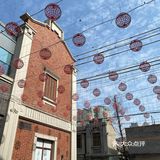 地铁12号线南京西路站出来就是