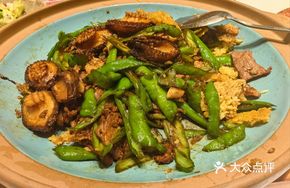 Hunan Pepper Stir-Fried Fresh Rice Noodles