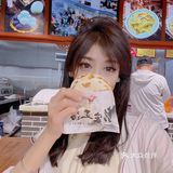 吃起来特别爽 牛肉夹馍肉给的实在 再夹个咸鸭蛋