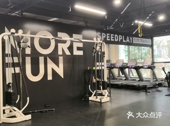 我也是第一次来魔方运动这个工作室练习，这是一家私教类