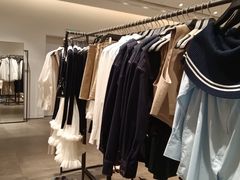 -URBAN REVIVO(高德置地广场·春广场店)