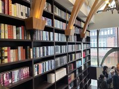 -钟书阁(松江泰晤士小镇店)