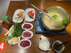 -牛满溢·自助潮汕鲜牛肉火锅(龙汇路店)