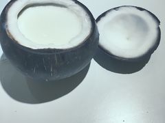 -志龙皇冠吃货椰子铺