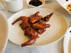 玻璃皮润烧乳鸽-北京厨房(西安SKP店)