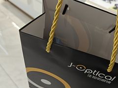 -J-Optical佳视明眼镜·蔡司视觉(青岛金茂览秀城店)