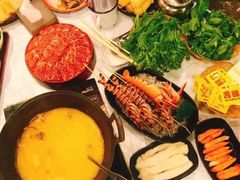 -鲜入围煮花胶鸡海鲜火锅