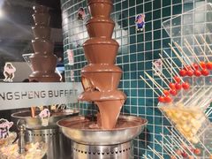 -黄浦江游览十六铺3号码头网红自助餐