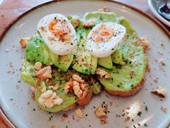 牛油果煮蛋吐司-RAC BAR(安福路店)