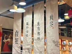 -新华里咖啡书吧(新华书店小寨店)