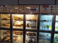面包甜点陈列柜-小郡肝串串香火锅(金桥店)
