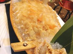 象拔蚌-鲜入围煮花胶鸡海鲜火锅