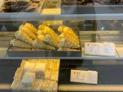 面包甜点陈列柜-上海哈尔滨食品厂(淮海中路店)