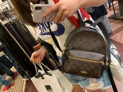 -伦敦比斯特购物村