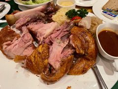 烤猪肘配酸菜土豆泥-兰特伯爵西餐厅·啤酒屋(方庄店)