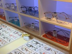 -天空之镜眼镜店蔡司依视路配镜授权零售店(望京颐堤港店)