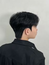 -一家只做男发烫染的店