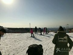 -采薇庄园四季滑雪场