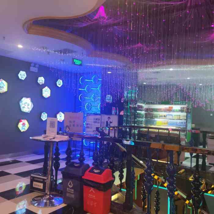 炫音时尚量贩ktv(朗廷店)-"一直这儿唱歌,音响 ,服务都很好!