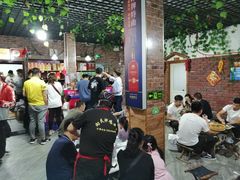 等位区-向民炒鸡老店(火车站店)