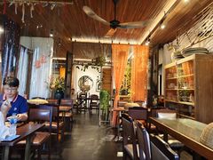 -Cuc Gach Quan Restaurant