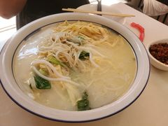鸡肉米线-金家小金碗云南过桥米线