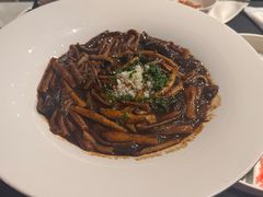 响油鳝丝配卷饼-RIVIERA 松鹤楼(外滩店)
