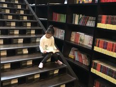 -钟书阁(松江泰晤士小镇店)