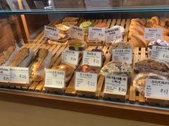 -天井·丑面包搭咖啡