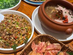 -老滇山寨•云南特色菜•地方菜•民族风情歌舞表演(金碧店)