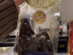 -VENCHI 闻绮(上海佛罗伦萨小镇店)